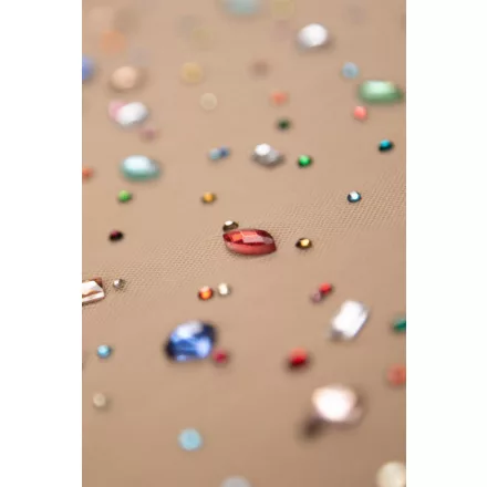 Tüll-luxory.testszínű színes kristály